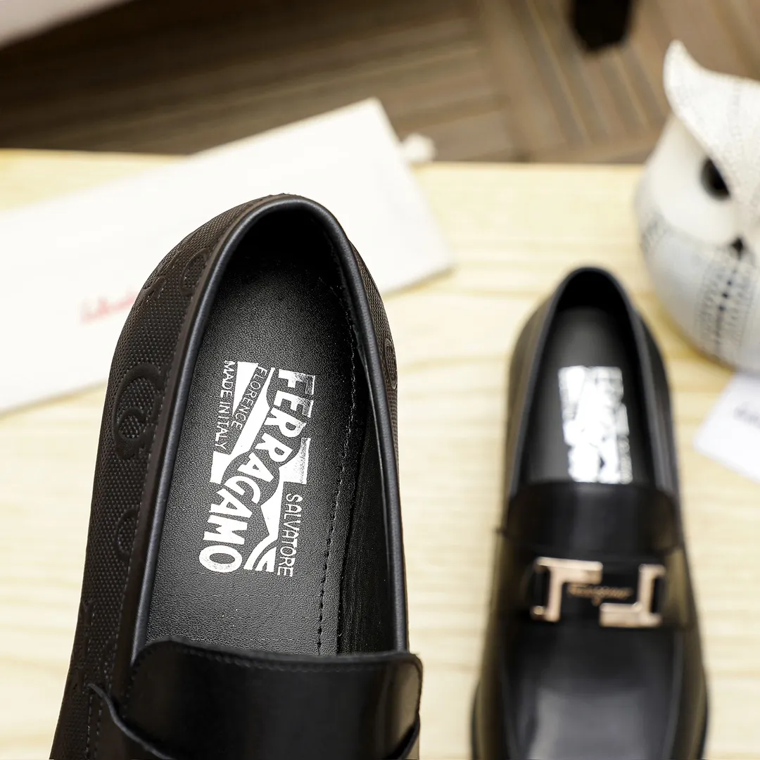 Factory price 460 🔥Ferragamo's new men's casual slip-on shoes🇨🇳Official website original 1:1 mold opening, original quality💯Fine workmanship, high-end luxury☘The upper is made of imported Italian first-layer cowhide🌴Water-dyed🐂Leather lining🍓Rubber wear-resistant and non-slip outsole, breathable and comfortable to wear🍍The first choice for high-grade men, black is optional! Code number 38-44 (45.46. Can be customized)